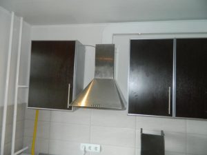 Установка вытяжки на кухне в Болхове