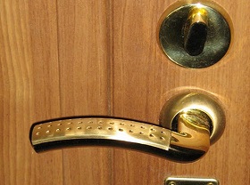 Замена дверной ручки входной двери в Болхове